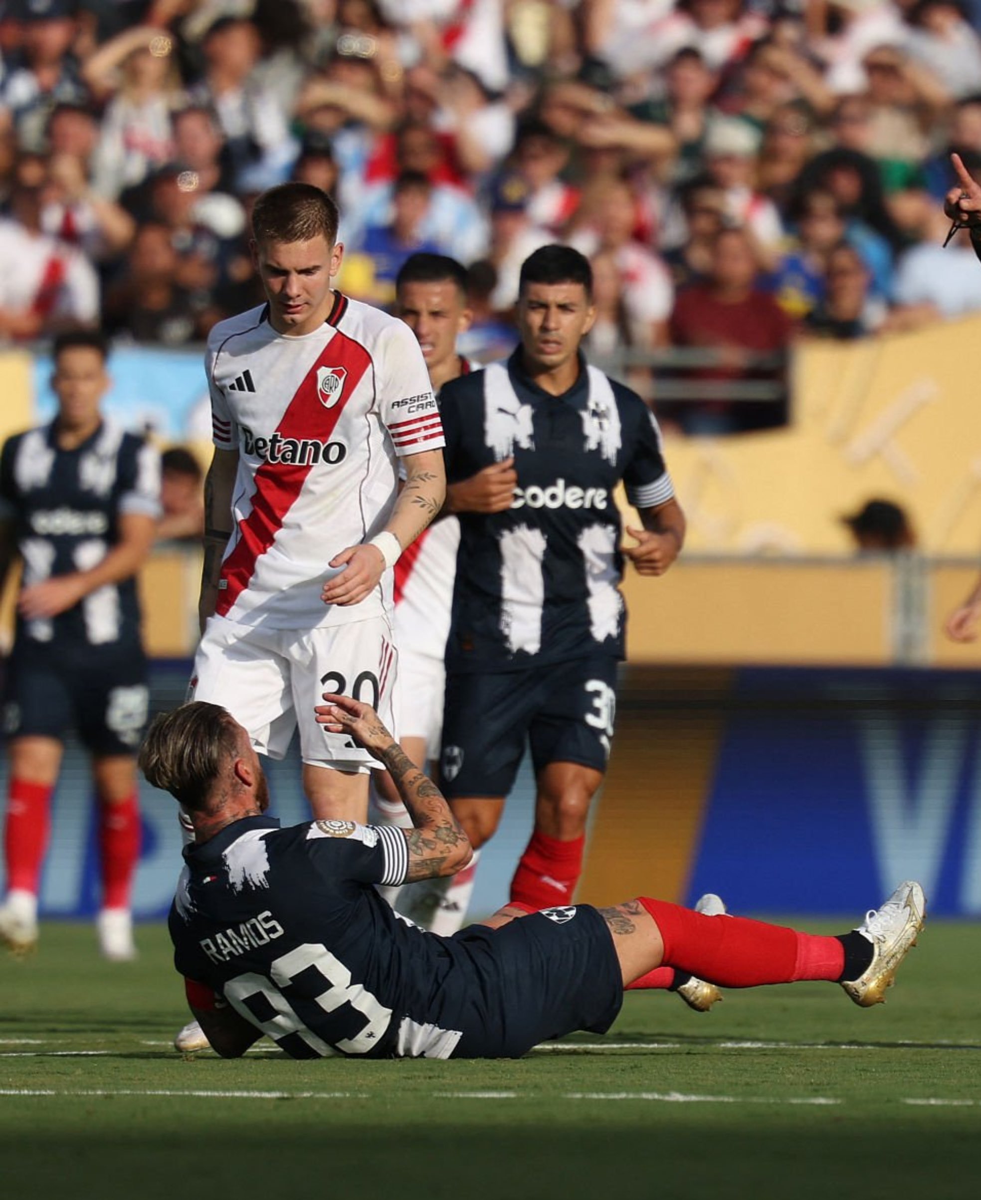 关于赛地聚焦——欧超杯关键时刻热度飙升，勒沃库森回应争议，质疑声仍在，医务组通报恢复的信息-爱游戏电子游戏